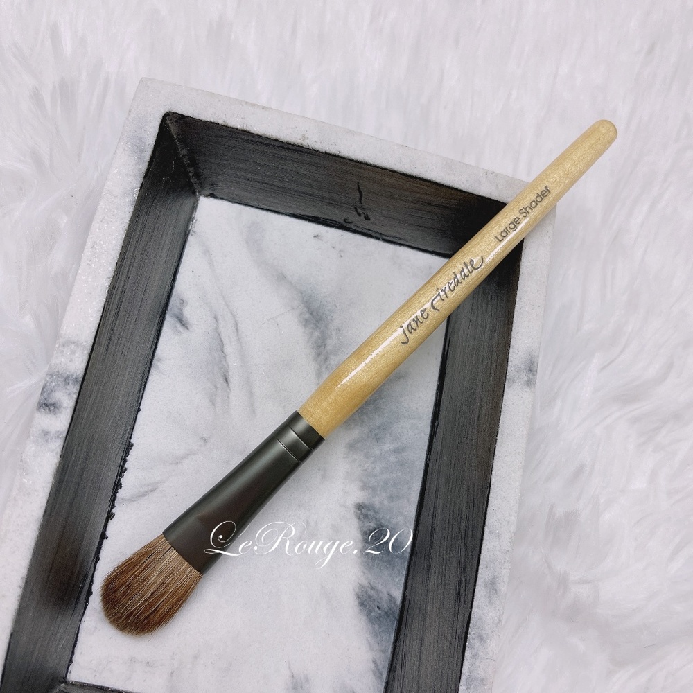 Jane Iredale large shader eyeshadow brush